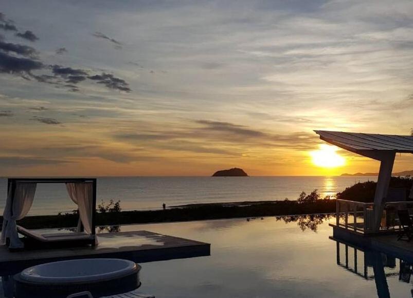 Ape Estilo Resort C/ Pe Na Areia E Vista Mar, Proximo Ao Beto Carrero Piçarras エクステリア 写真