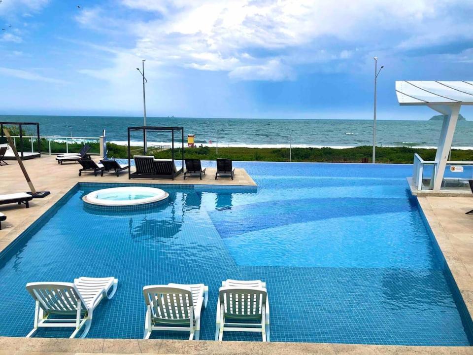 Ape Estilo Resort C/ Pe Na Areia E Vista Mar, Proximo Ao Beto Carrero Piçarras エクステリア 写真